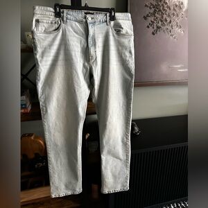 Forever 21 Slim Light Wash Jean 40/32